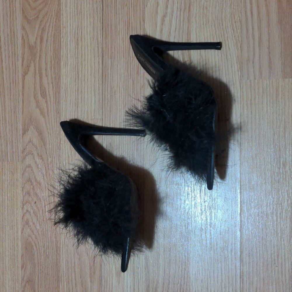FINAL PRICE Cape Robbin Black Feather Heels 5.5 Mules Marabou Glam Retro